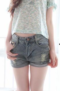 日韩风牛仔短裤美女视频,展现夏日青春魅力美女风采