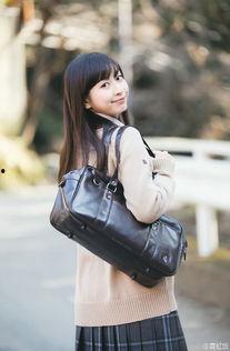 邻家亚洲视频制服,制服之美，穿越时空的校园风情